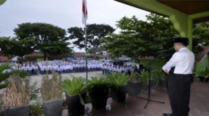 drs.h.kasmurima mengajak siswa man 2 tanah datar menyadari pentingnya pendidikan ke jenjang yang lebih tinggi 2
