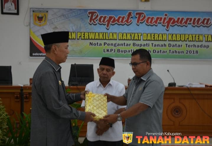 BUPATI TANAH DATAR SAMPAIKAN LKPj TAHUN 2018 KE DPRD 010419023945 min