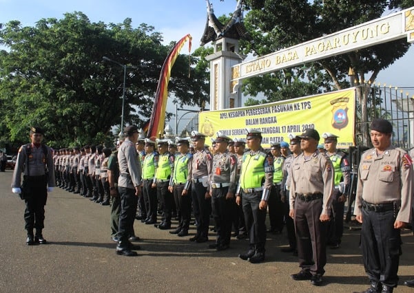 hulunews.net Jelang Pemilu 17 April Polres TD Gelar Apel Serpas Ke TPS Pemilu Serentak 2019 1 min