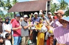 Keseruan Panen Ikan Masyarakat Jorong Silabuak min
