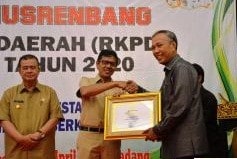 Tanah Datar Kembali Raih Penghargaan Pembangunan Daerah min