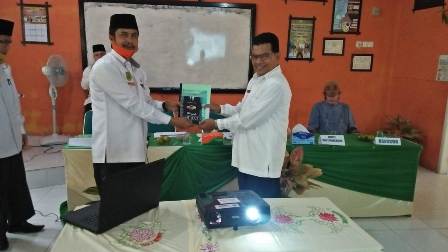 33d5a96f 354d 4029 b213 78ce2742a0cc