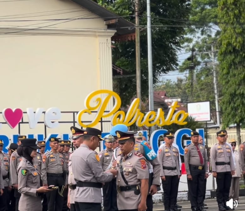 Wujudkan Regenerasi Kepemimpinan Berkualitas, Polresta Bukittinggi Gelar Upacara Serah Terima Jabatan 2 IMG 20260531 WA0010